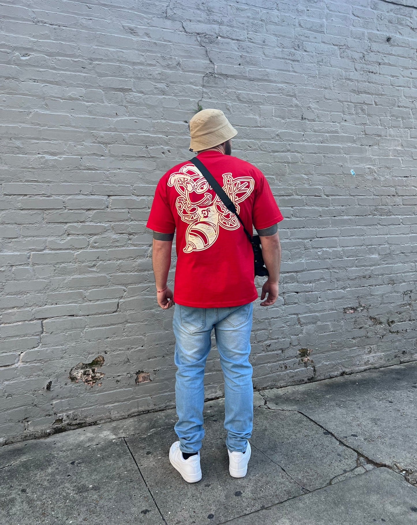 "Canvas' Tees"